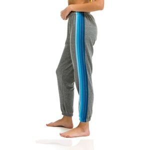 5 STRIPE SWEATPANTS - HEATHER GREY // BLUE